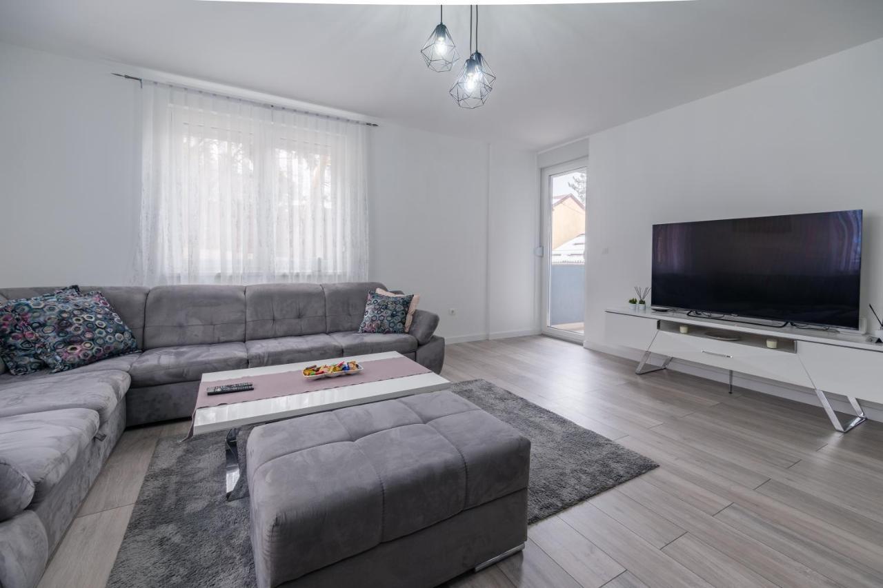 Apartment Aida *